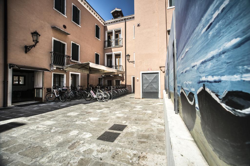 Domus Clugiae Hostel Chioggia Exterior photo